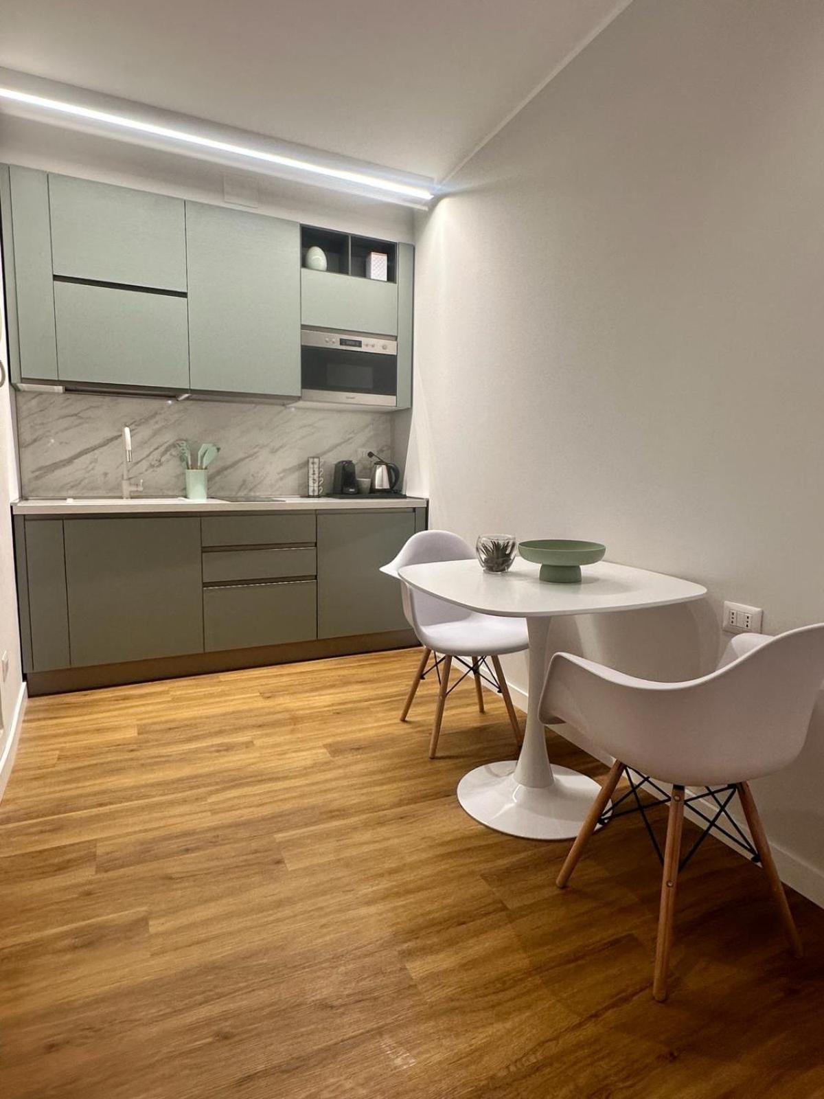 The Captain'S Apartments Sirocco - City Center Leonardo Academy Sesto Calende Exterior foto